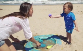 Στην παραλία με μωρό. 13+1 έξυπνα tricks για τους νέους γονείς!